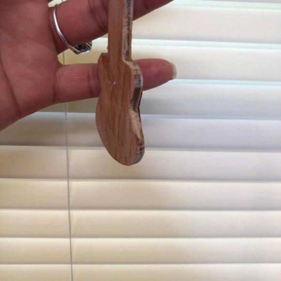 Unique Honduras Wooden Keychain with Honduran Guitar / People Design - Picture 5 of 6